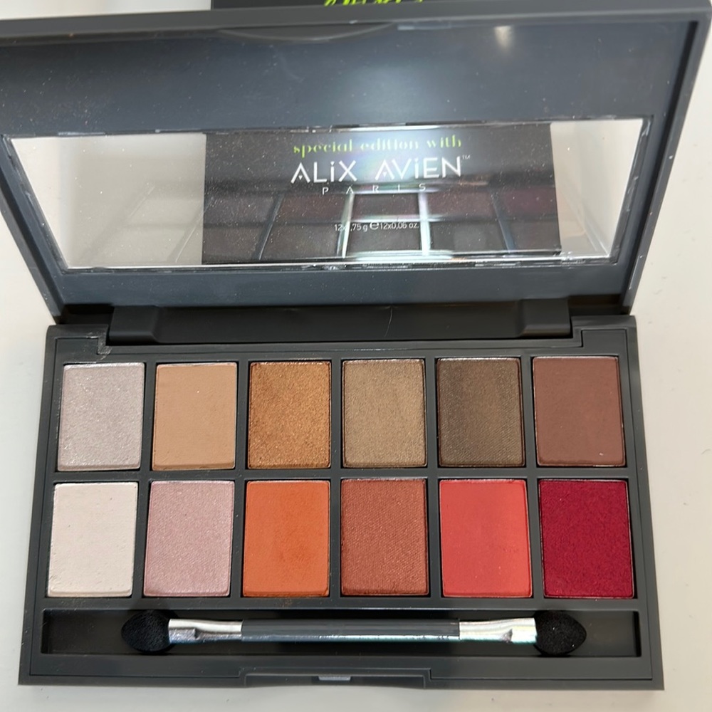 NEW Alix Avien Paris eyeshadow palette